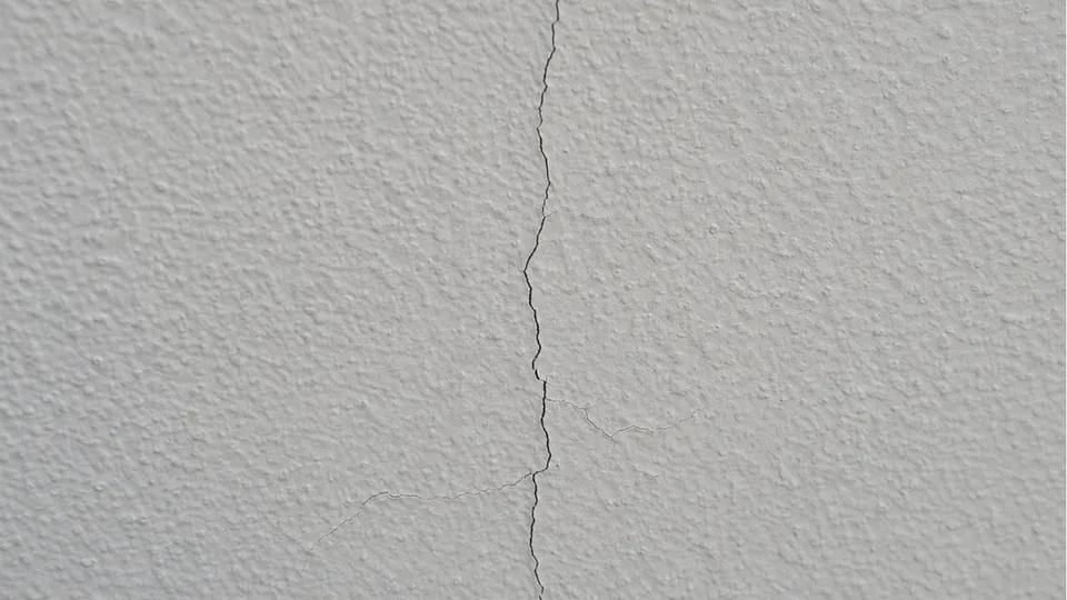 外壁のひび割れの説明用イメージ